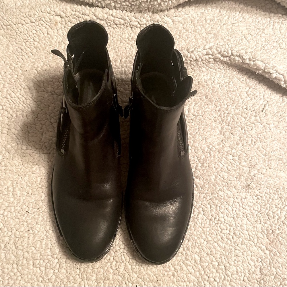 Dolce Vita Kinley Ankle Boot size 9